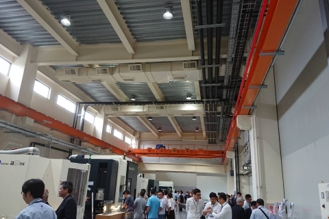 MAKINO展示中心天井燈