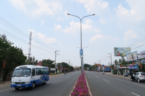 越南13號國道路燈